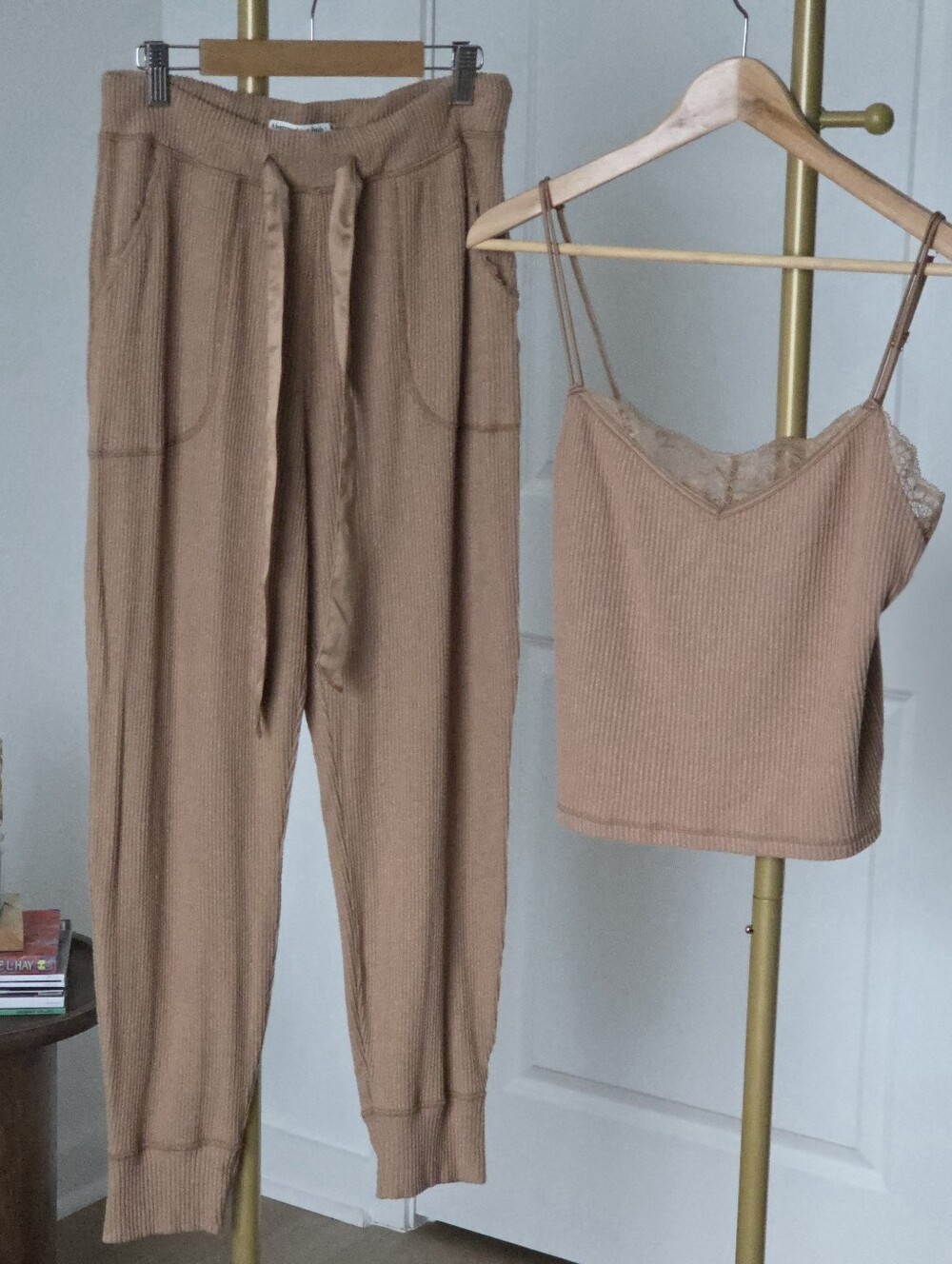 Set Abercrombie & Fitch Sleepwear Pajama Set, Medium, Tan, Sweatpants, Camisole